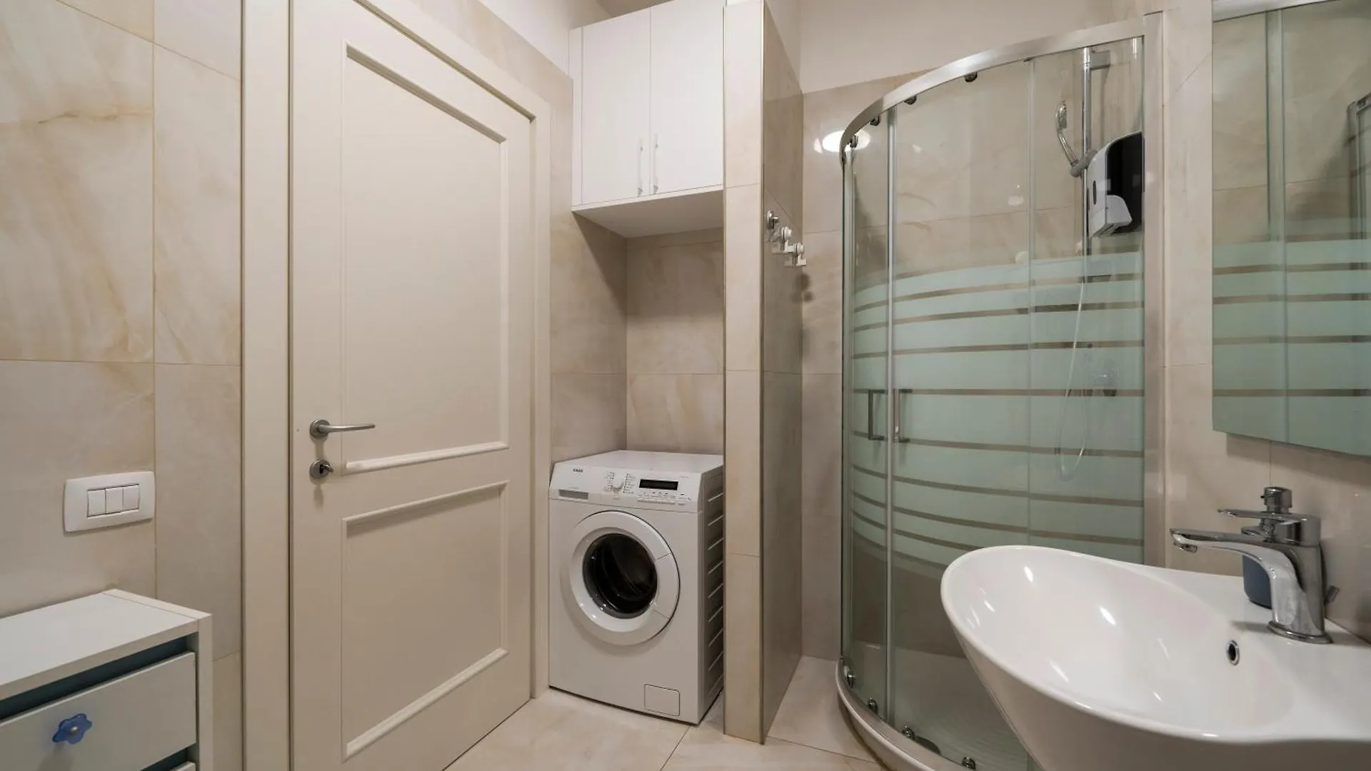 Suite Modern Tulipan Autentica Home Sharing Milán