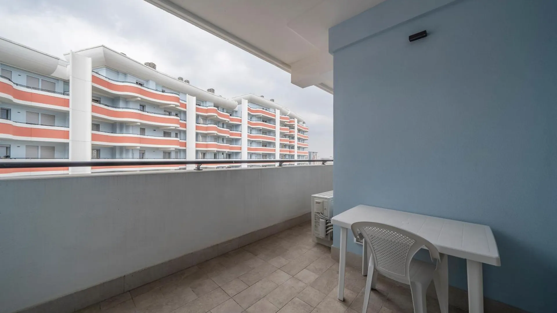 Apartment Suite Modern Tulipan Autentica Home Sharing Milan Italy